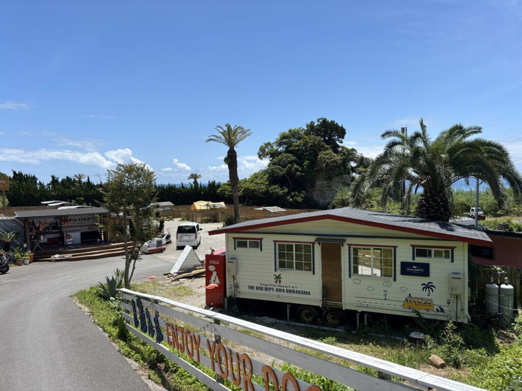 THE DOG DEPT GARDEN RESORT 安房白浜 柵付きサイト 犬連れキャンプ